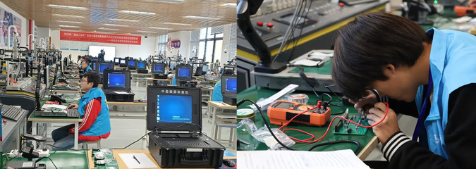 2023年&ldquo;湖北工匠杯&rdquo;技能大赛 当新能源汽车及智能物联技术遇见成都平面设计